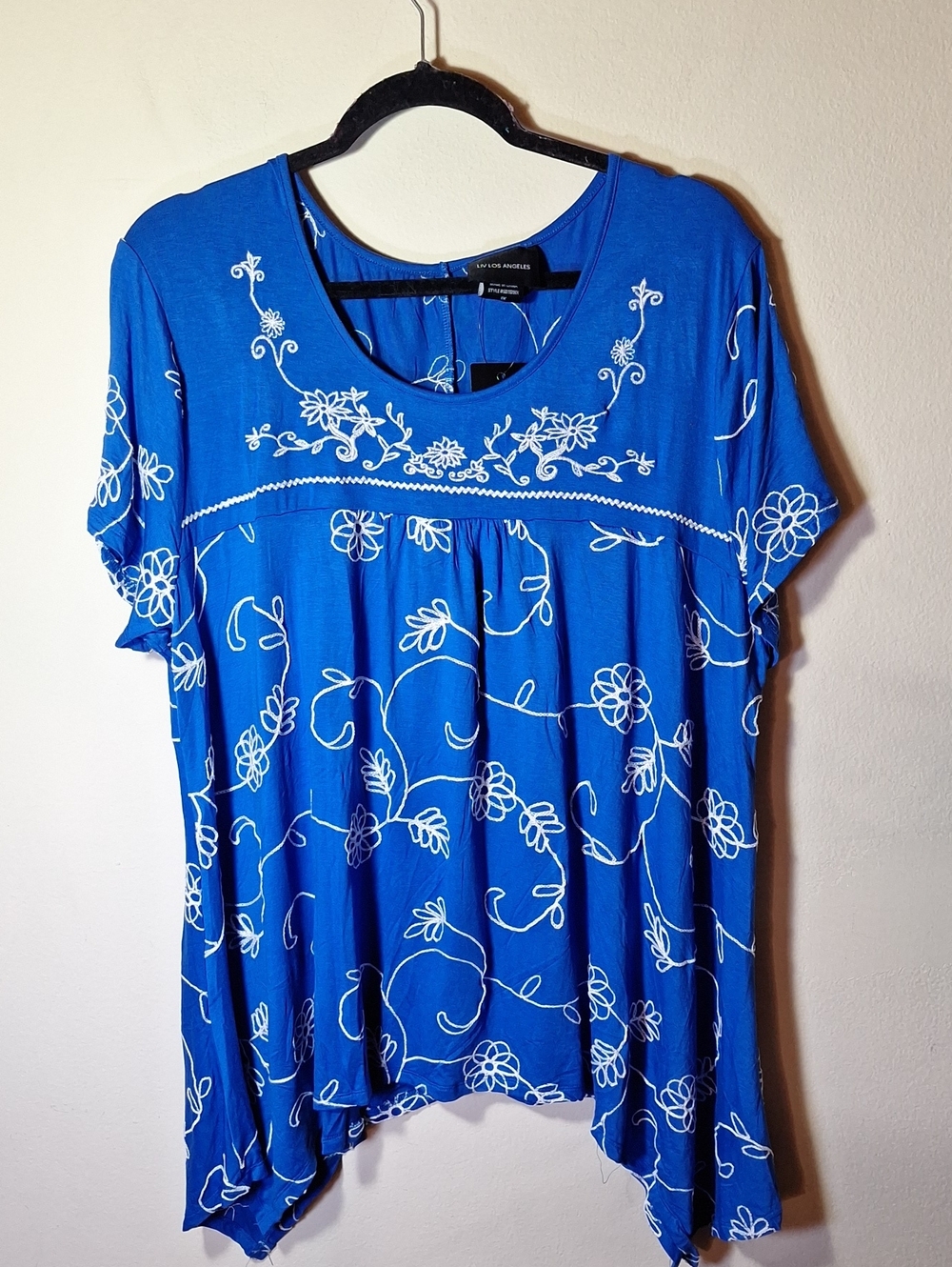 Liv Los Angeles Floral Top NWT